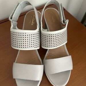 Clarks Women's Cream Sandals